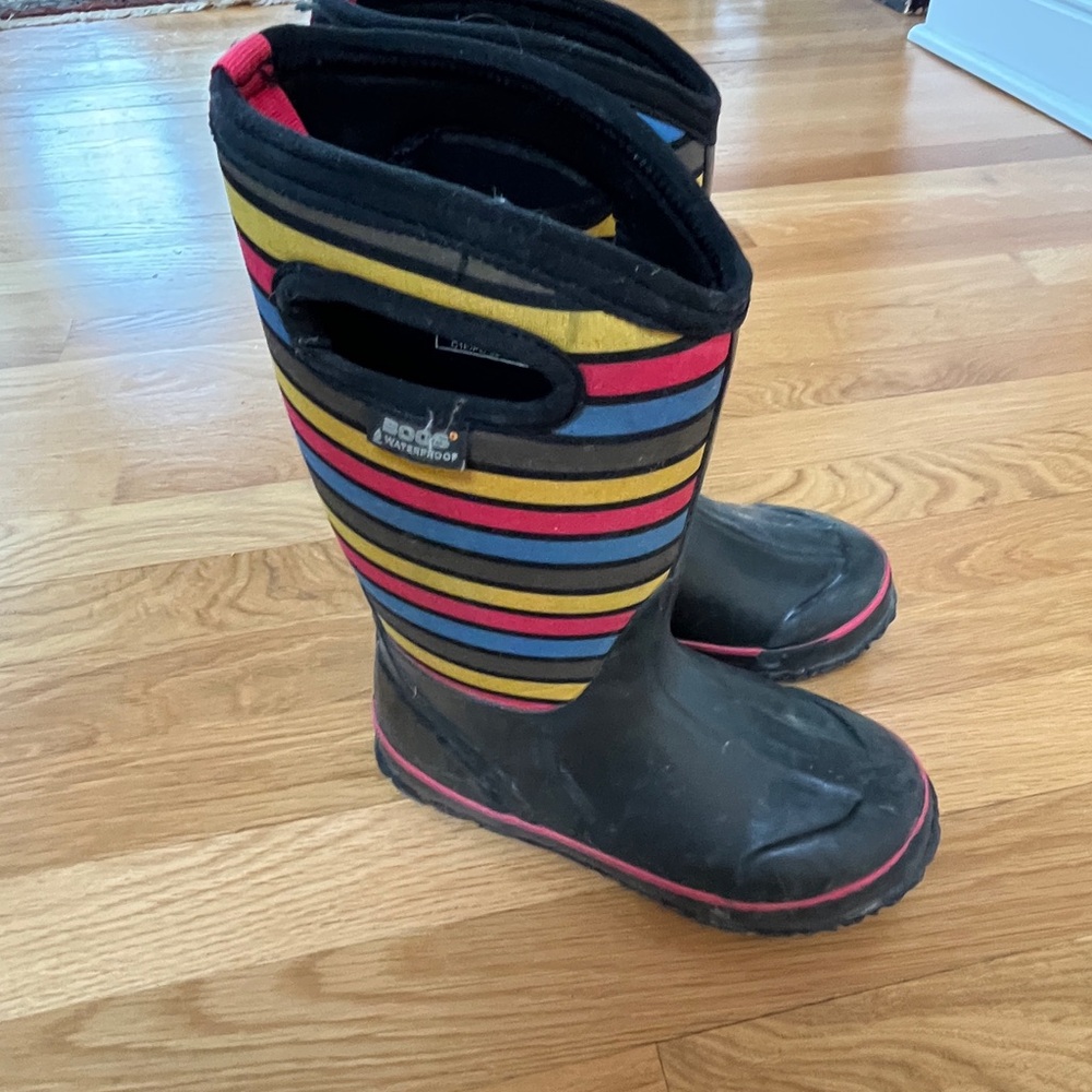Bogs rain boots kids size 2 stripe